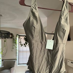 Brand new with tags one piece Cupshe swimsuit. Smoke free home